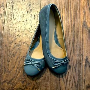 Women’s gray ballet flat women’s size 9 little wear great condition make offer
